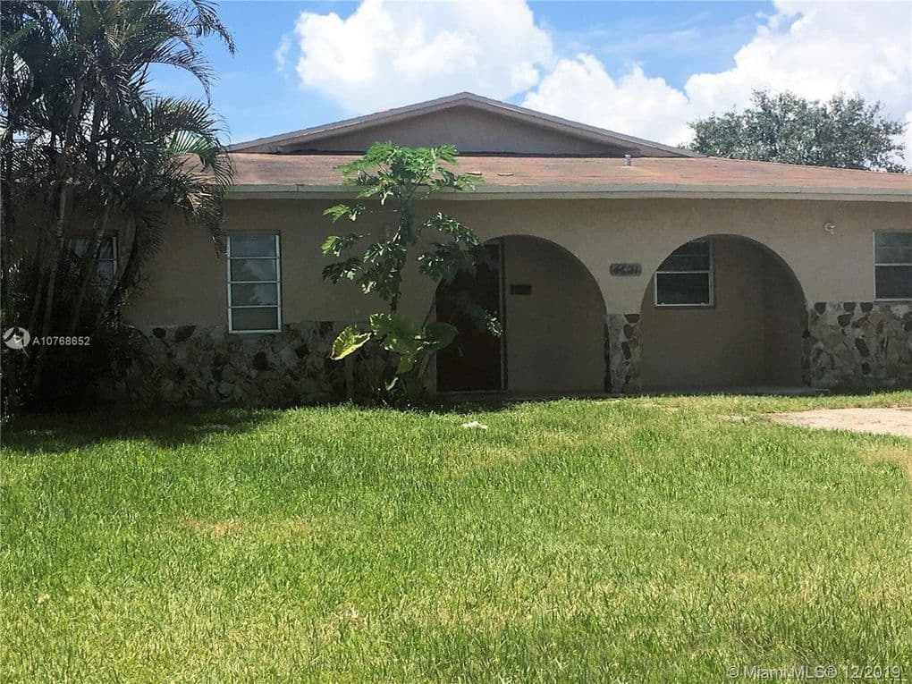 4621 SW 43rd Ave - Image 1