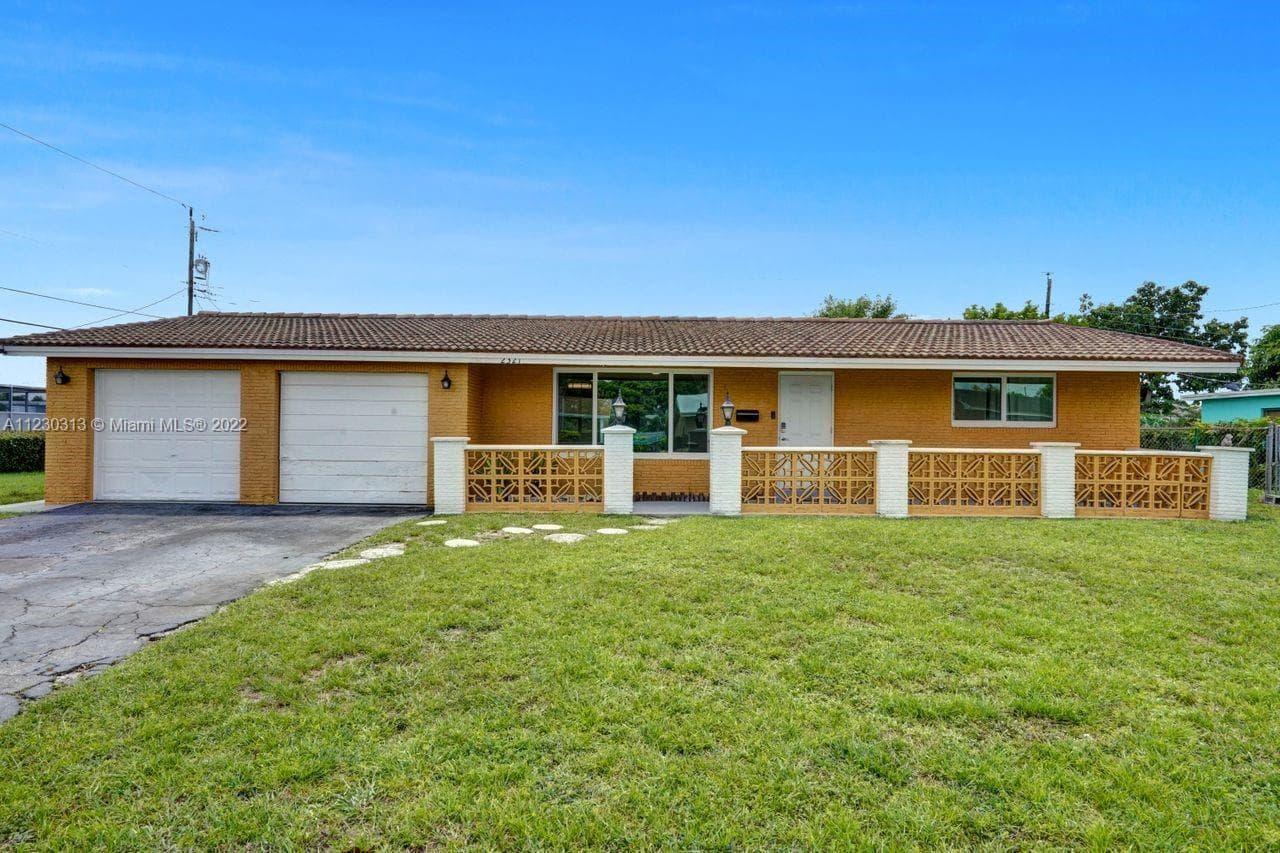 Oleander Dr - Image 1