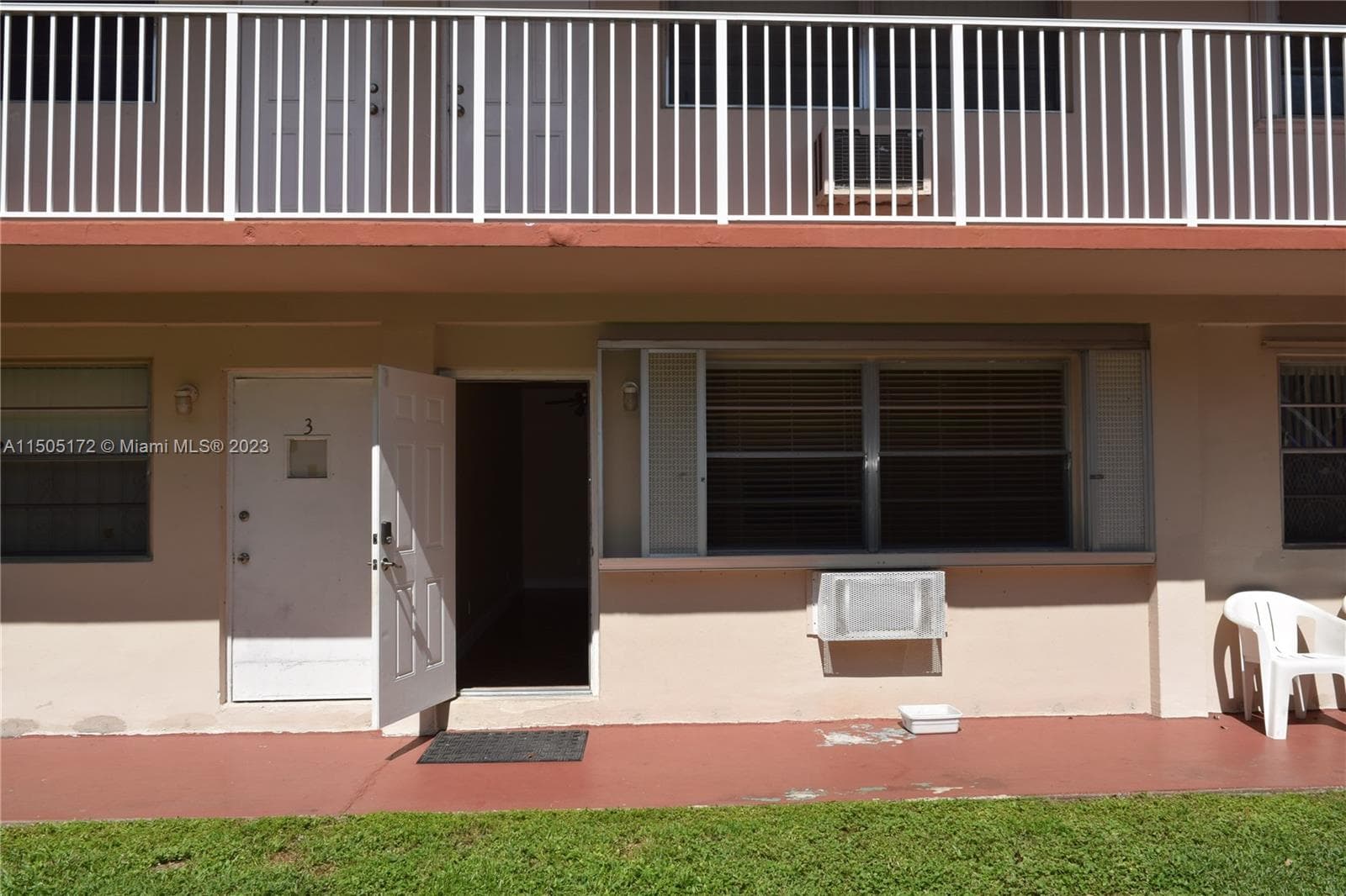 2915 Plunkett St # 2D - Image 1