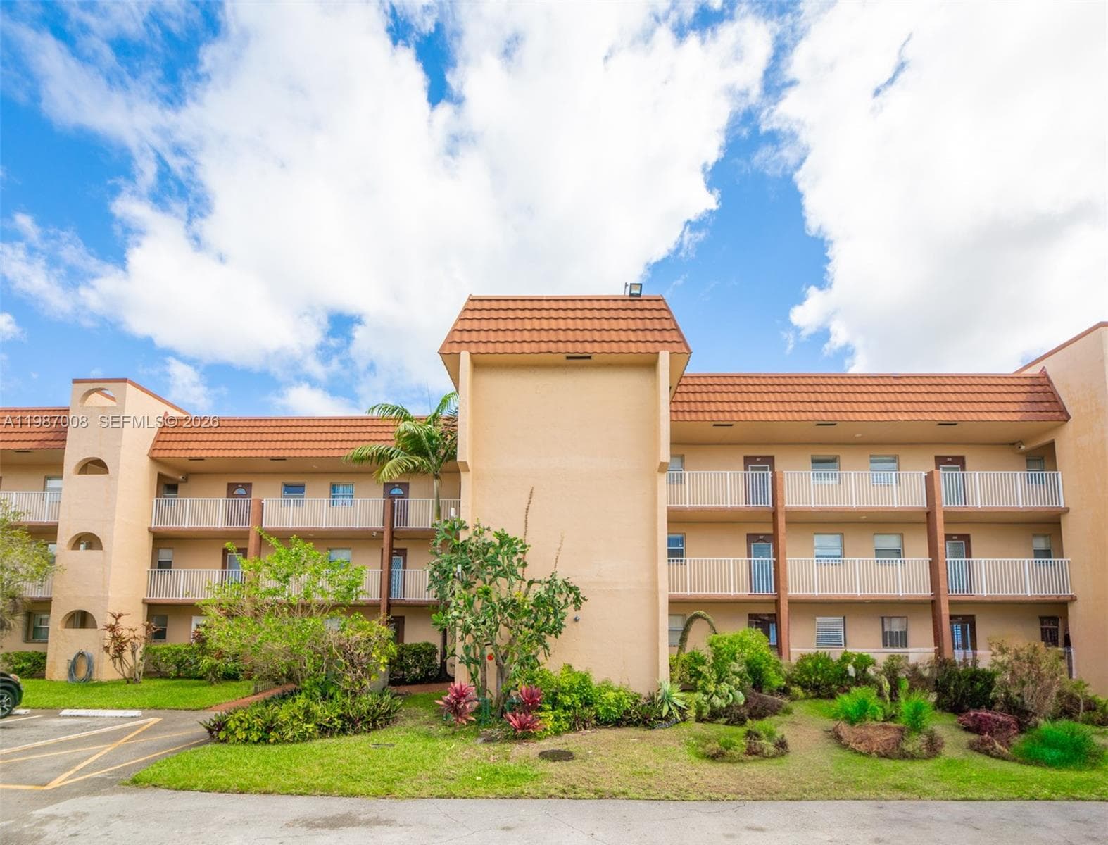 8951 Sunrise Lakes Blvd # 105, Sunrise FL 33322 - Image 1